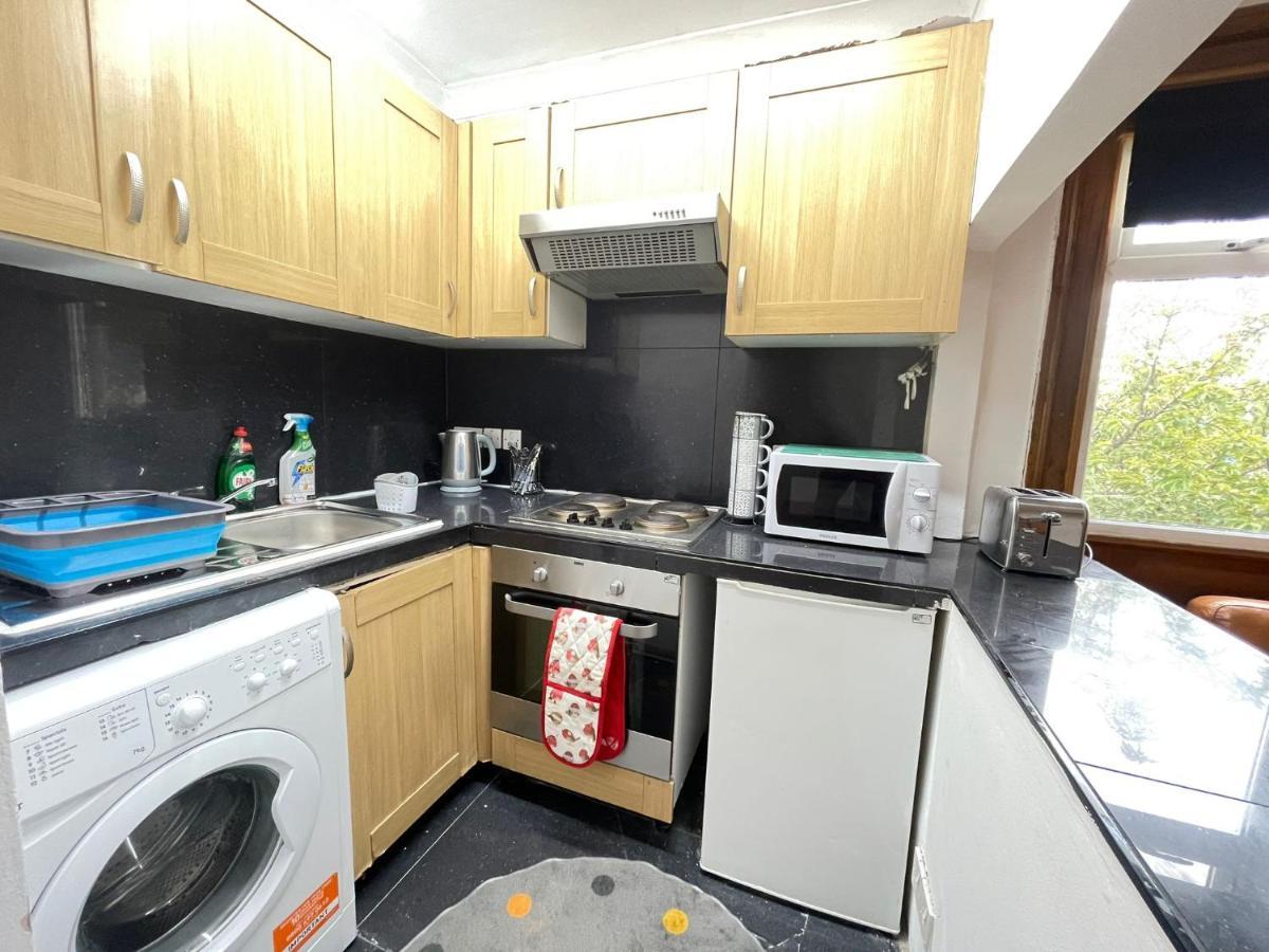 Privatunterkunft Cosy With Smart Tv In Stratford